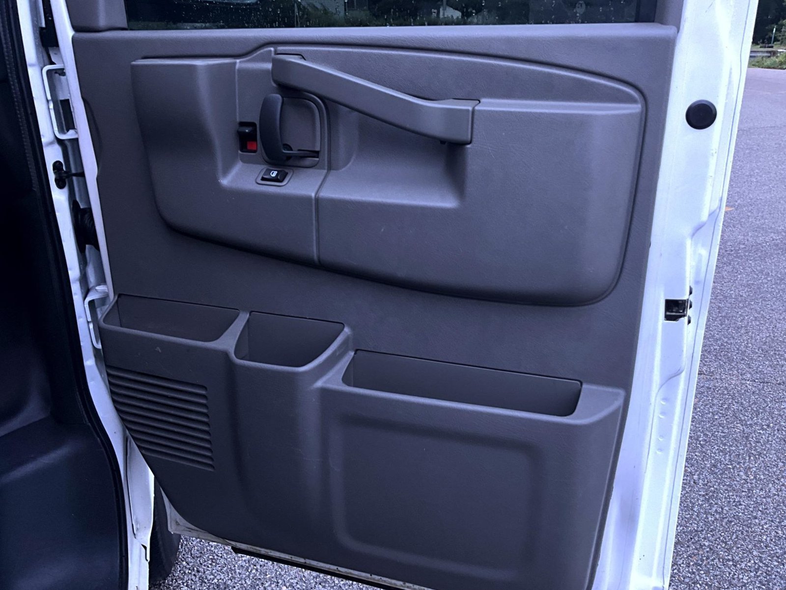 Used 2016 White GMC Work Van image 17