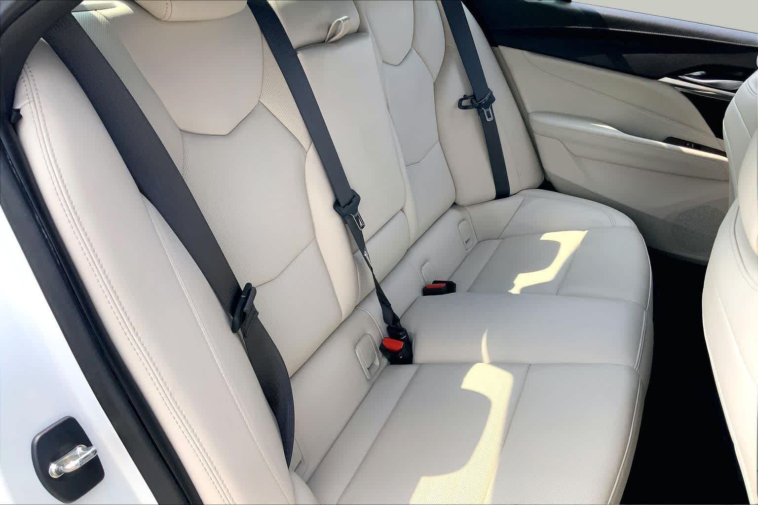 Used 2020 Crystal White Tricoat Cadillac Premium Luxury image 20