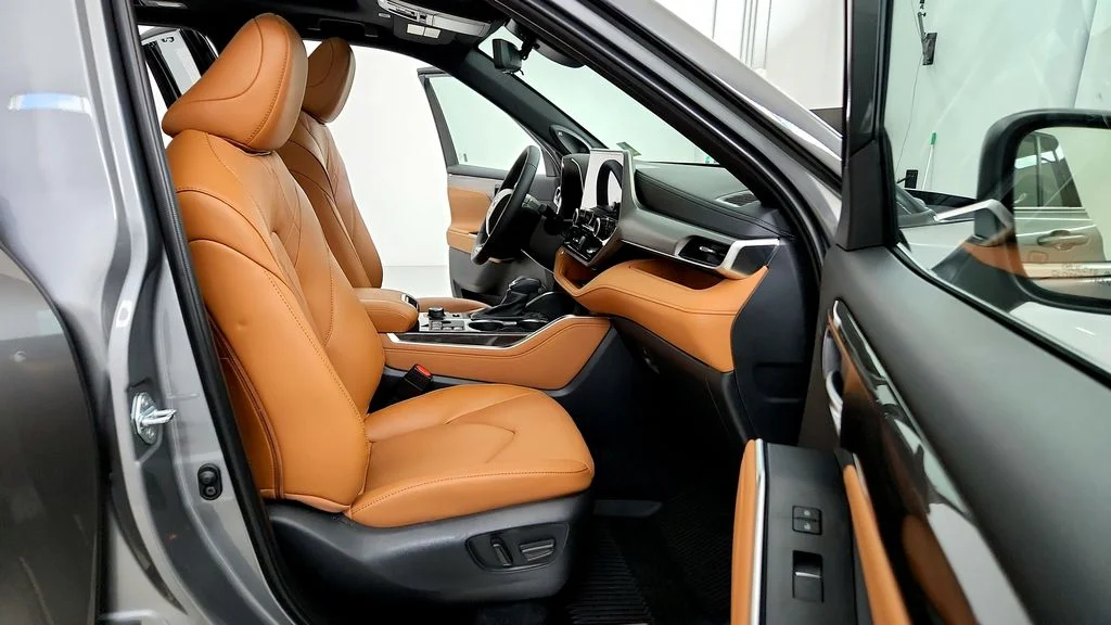 2026 Toyota Highlander Platinum - Photo 17