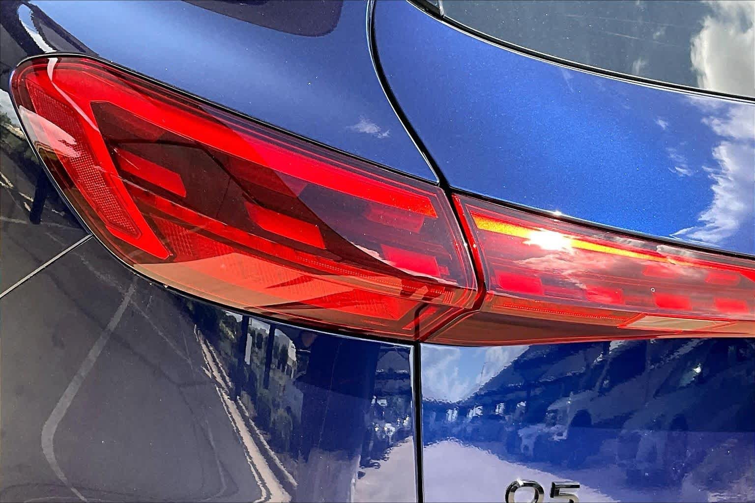 Used 2025 Navarra Blue Metallic Audi Premium image 28