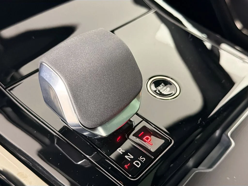 New 2026 Borasco Grey Land Rover Dynamic SE image 17