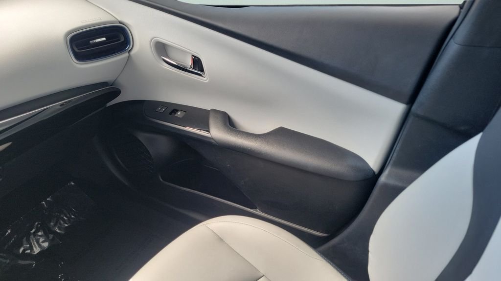 Certified Used 2017 White Toyota Four Touring image 13