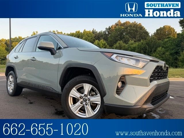 2021 Toyota RAV4 XLE FWD's photo