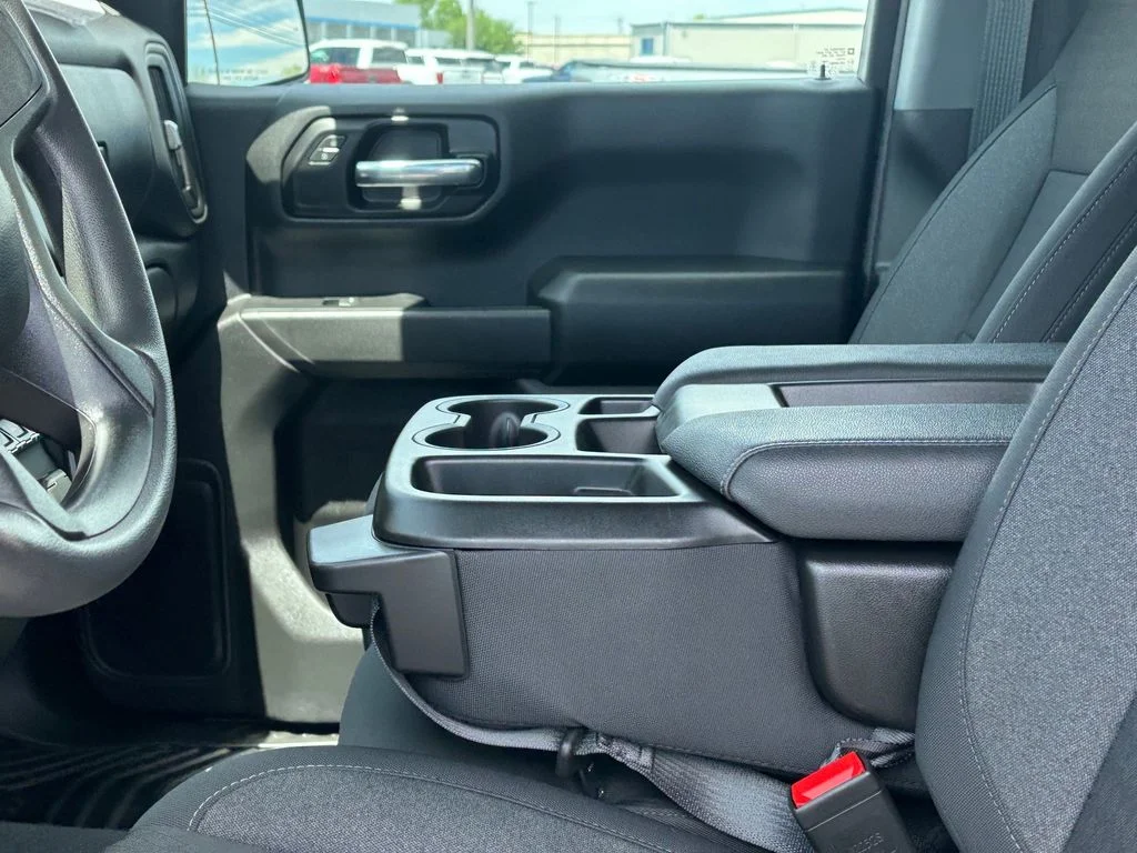 Used 2025 White Chevrolet Custom image 10