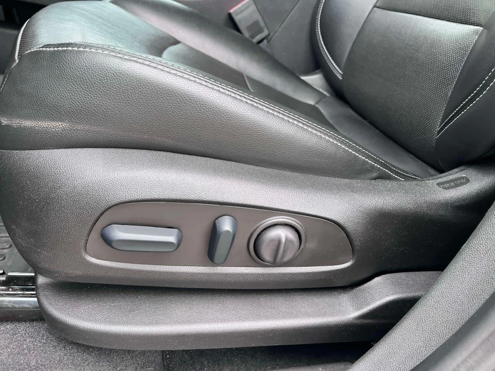 Certified Used 2023 Marine Metallic GMC SLT image 15