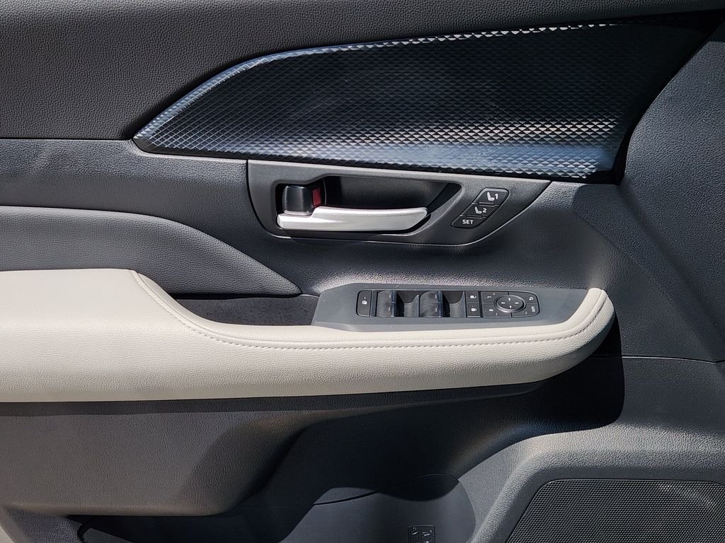 New 2026 Heavy Metal <sup>1</sup> Toyota  MAX Platinum image 18