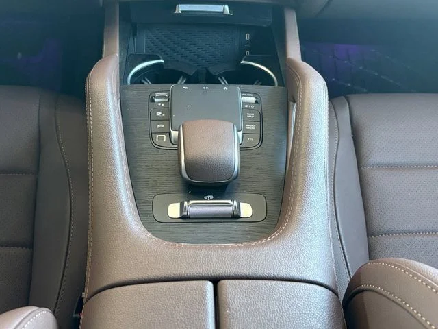 Used 2025  Mercedes-Benz GLS 450 image 6