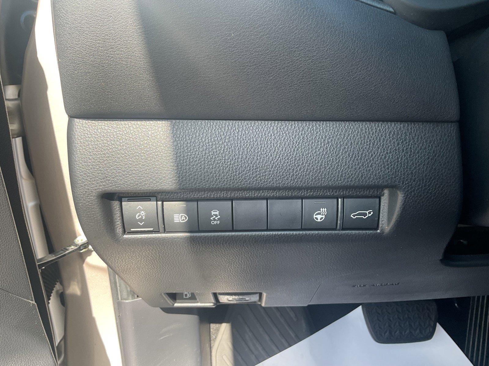 Used 2021 Titanium Toyota XLE image 23