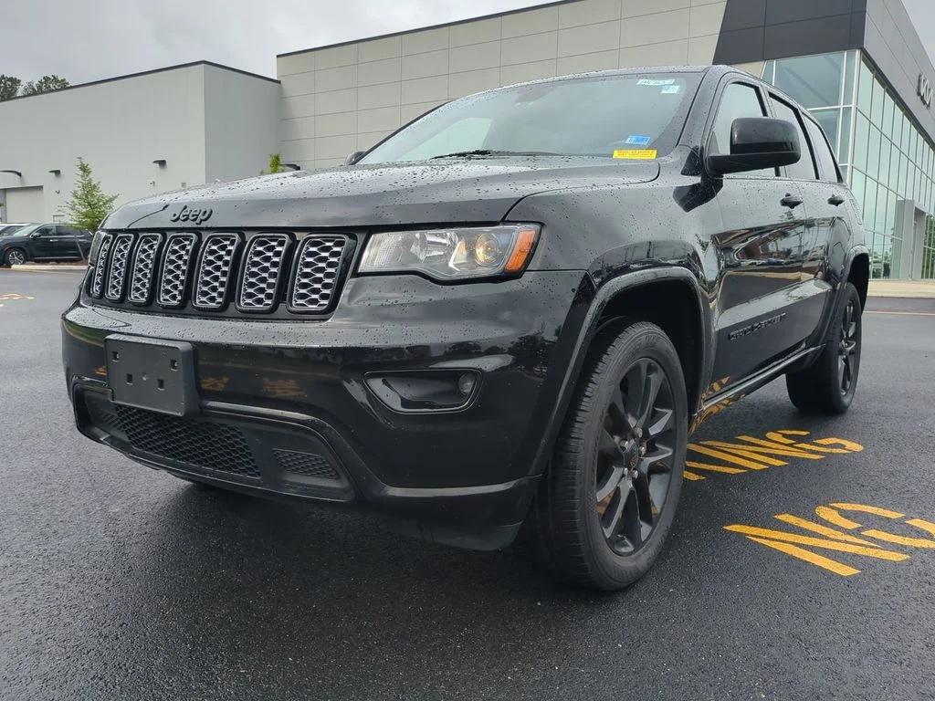 Used 2022 Black Jeep Laredo X image 8