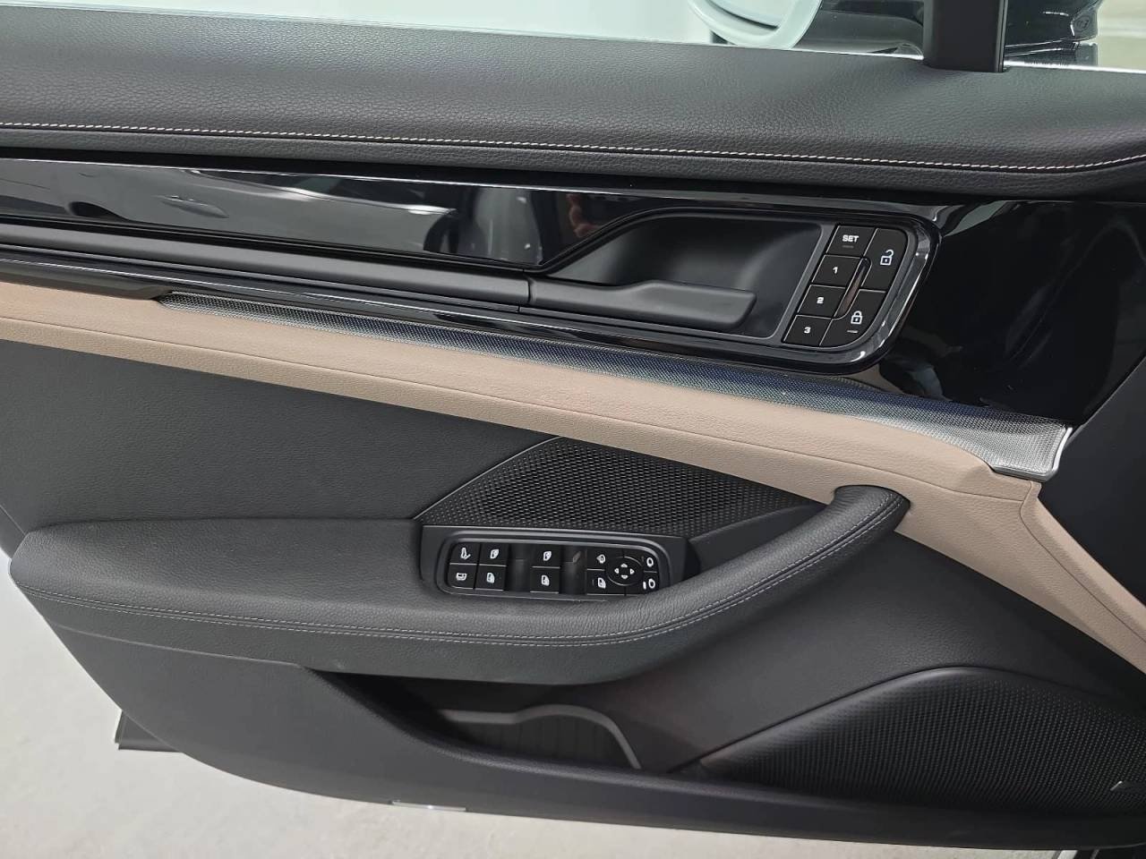 2026 Porsche Panamera 4 E-Hybrid - Photo 23