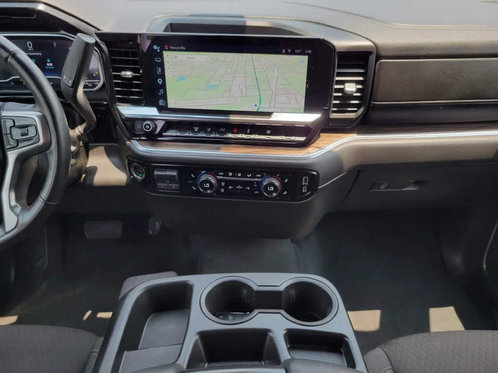 Used 2025 Summit White Chevrolet LT image 19