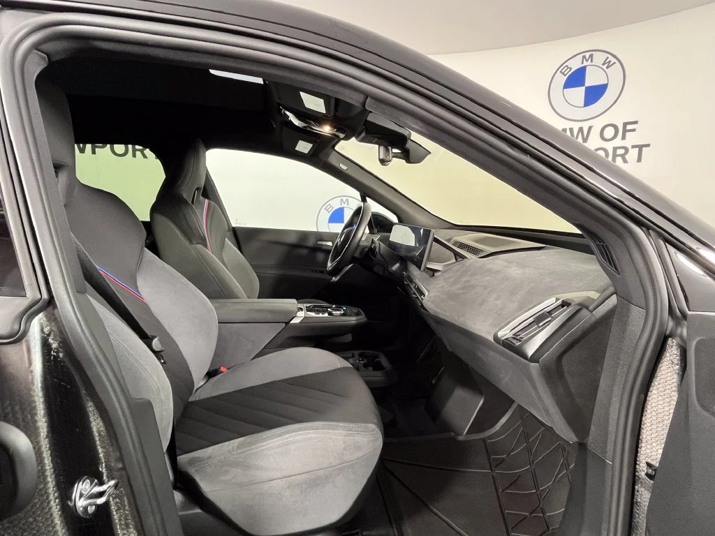 Certified Used 2026 Black Sapphire Metallic BMW xDrive60 image 20