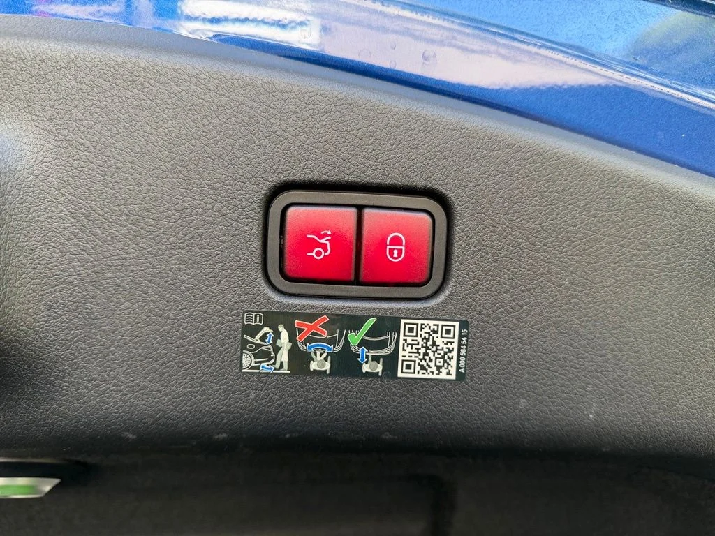 Used 2025 Blue Mercedes-Benz CLE 300 image 33