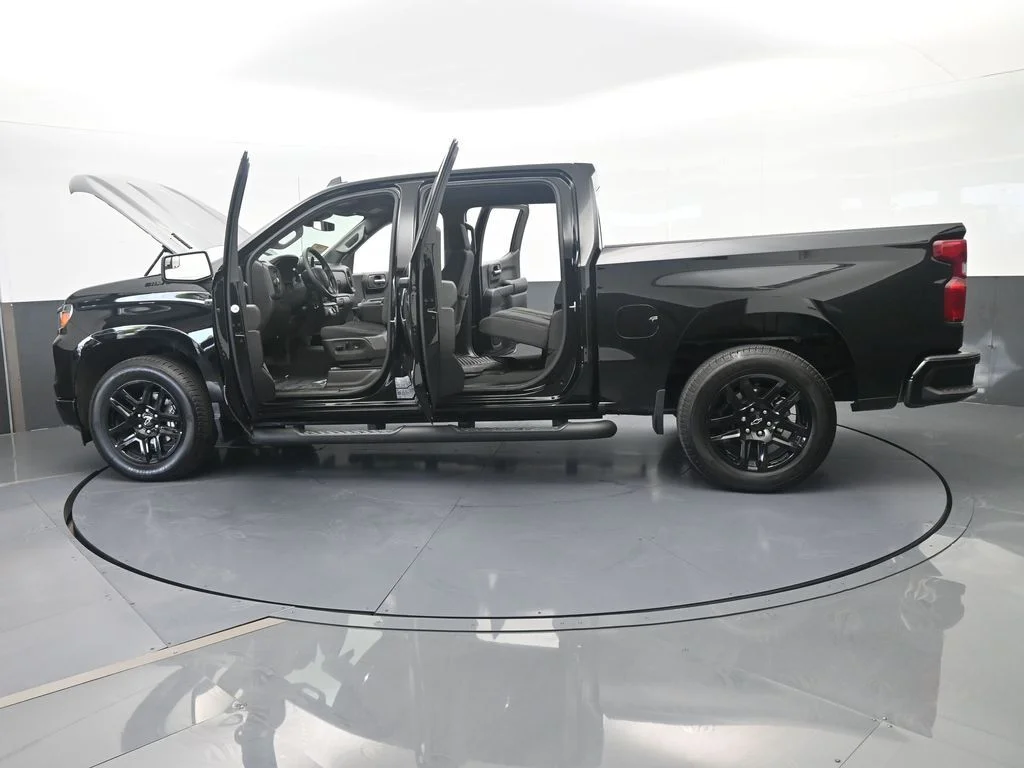 Used 2025 Black Chevrolet Custom image 75