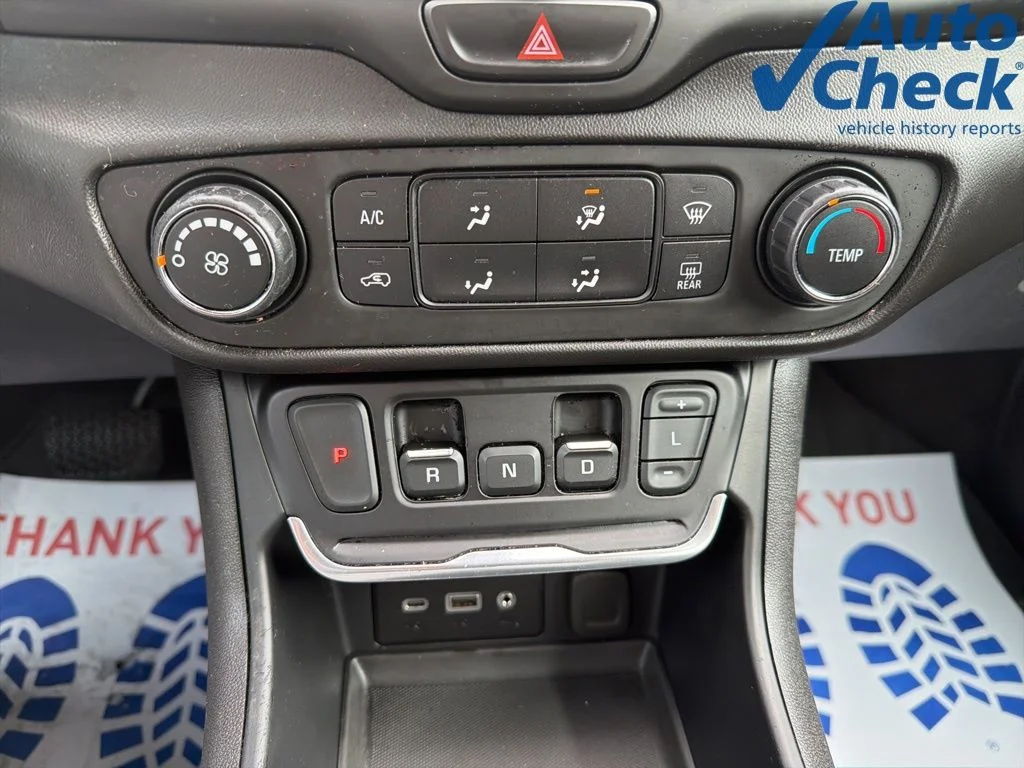 Used 2020 Black GMC SLE image 17