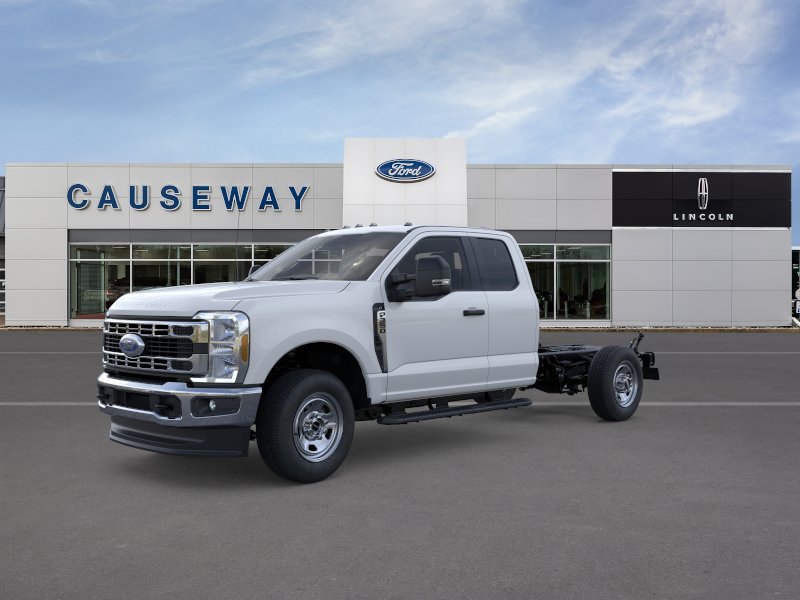 2026 Ford F-350 XL 4x4 SuperCab 168-In SRW's photo