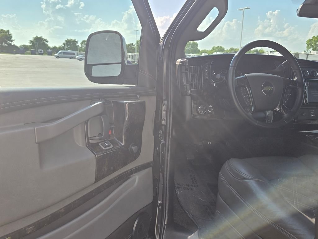 Used 2022 Black Chevrolet Explorer Limited SE image 13