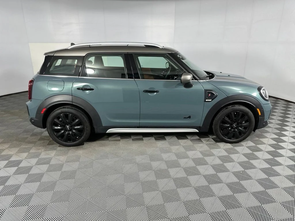 Used 2024 Green MINI Iconic image 4