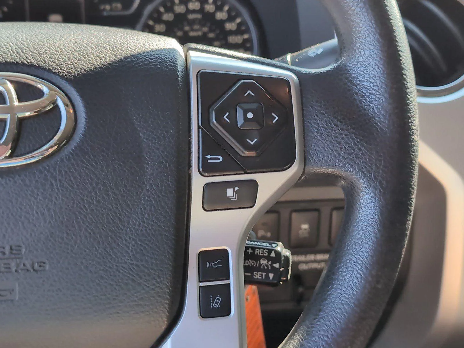 Used 2019 Midnight Black Metallic Toyota SR5 image 28