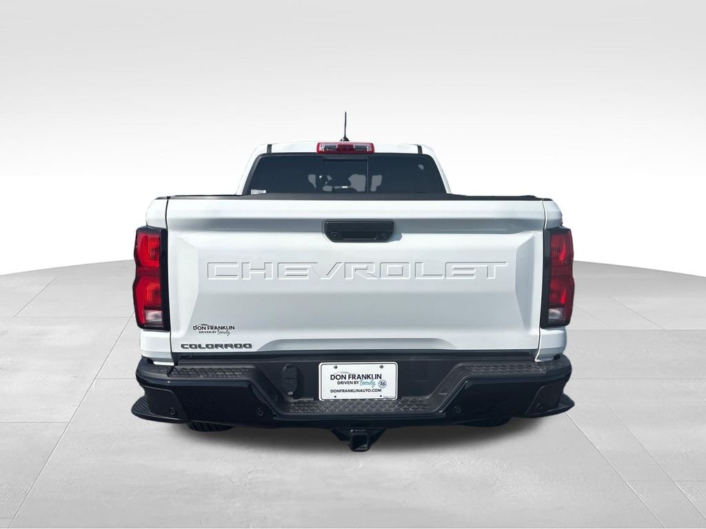 Used 2025 White Chevrolet Z71 image 4