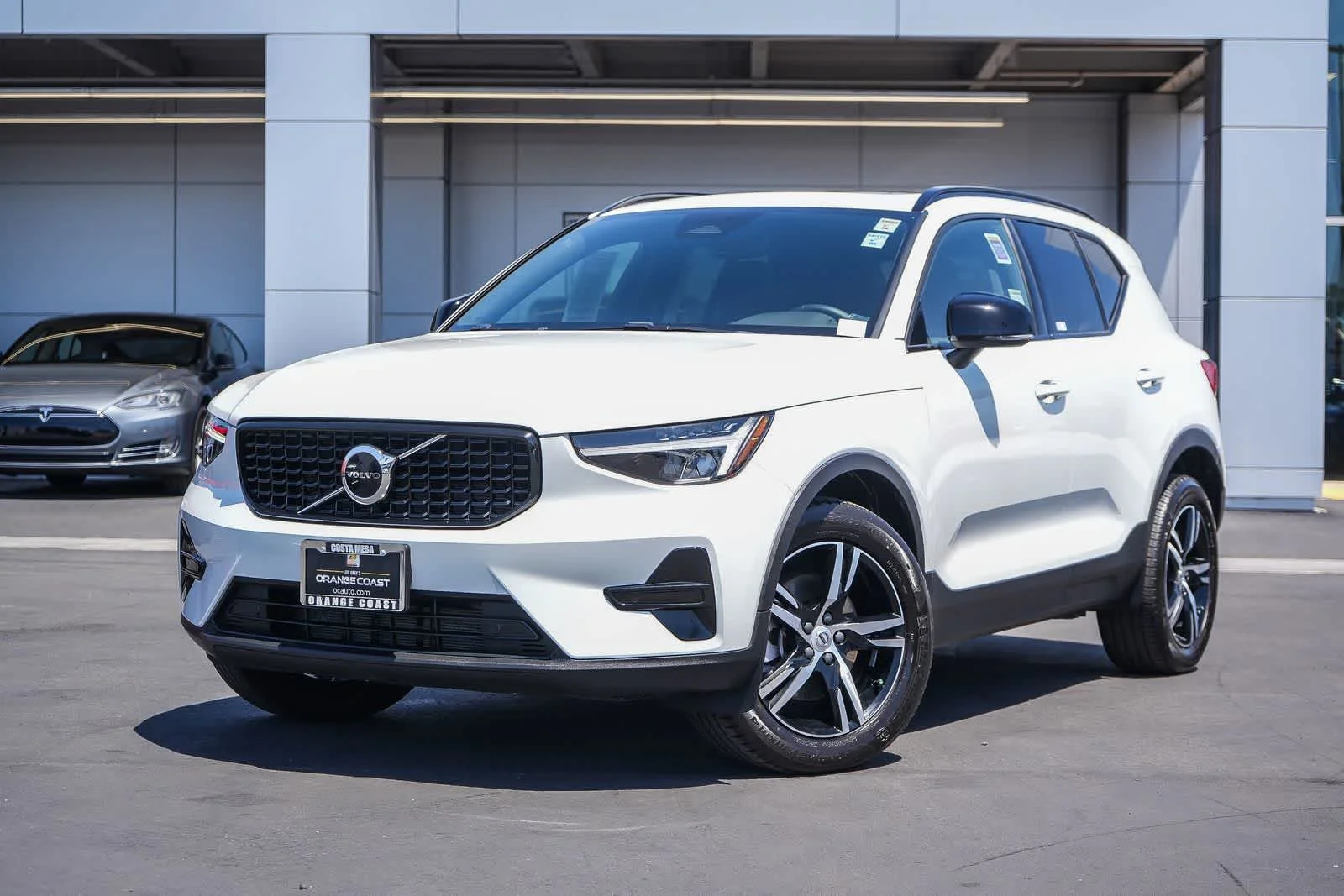 2024 Volvo XC40 B5 Core Dark AWD's photo