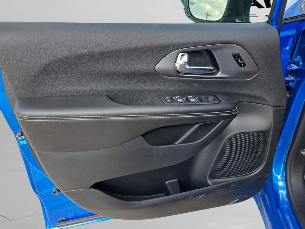 New 2026 Hydro Blue Pearl-Coat Exterior Paint Chrysler Select image 20