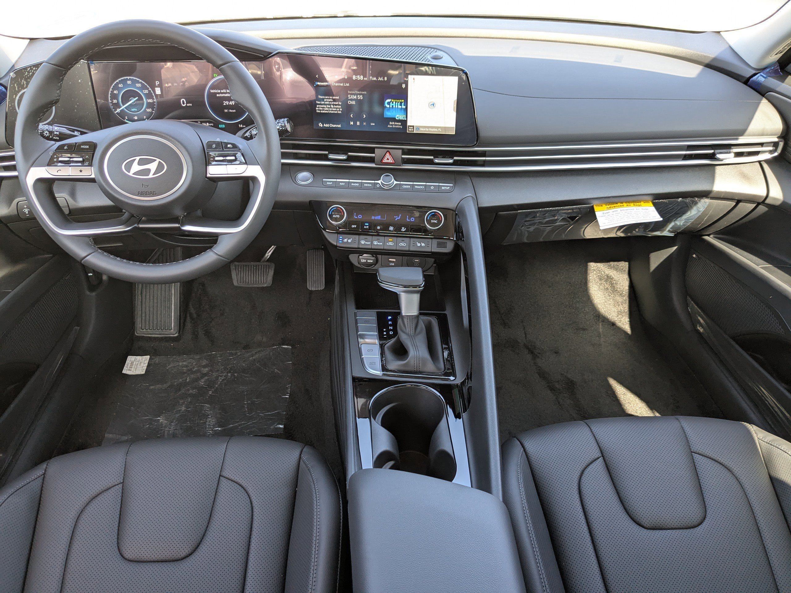 2025 Hyundai Elantra Limited - Photo 11
