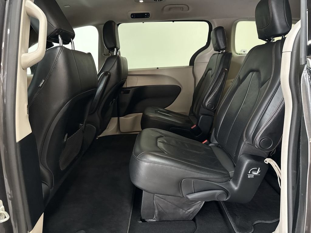 Used 2020 Crystal Metallic Chrysler Touring L image 16