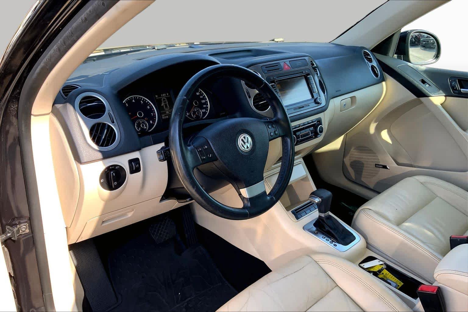 Used 2010  Volkswagen SE image 15