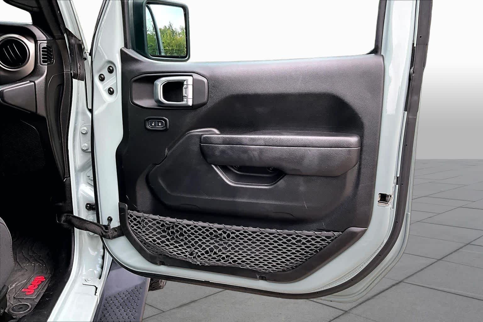Used 2023 Earl Clearcoat Jeep Sport S image 23