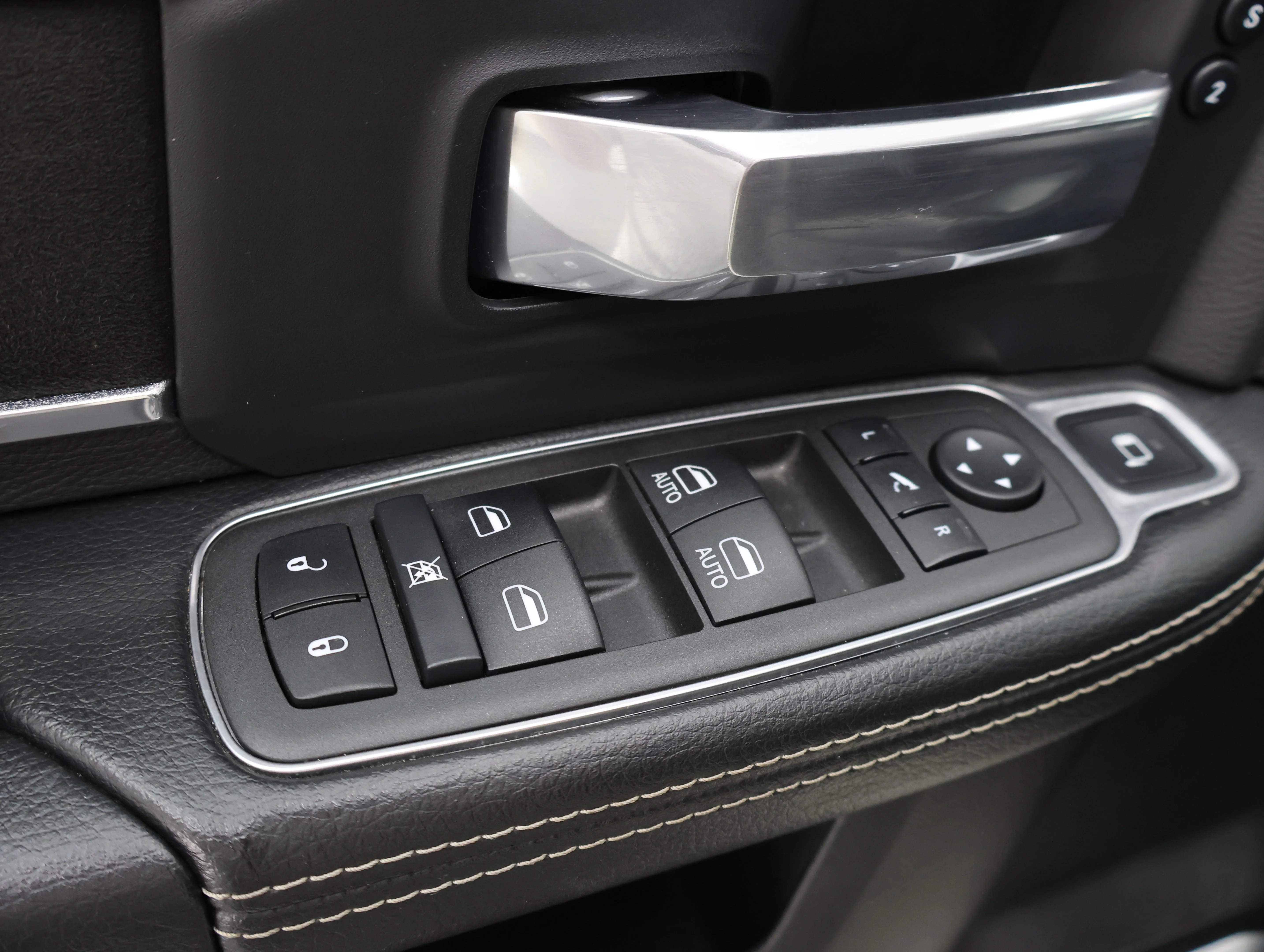 Used 2022 Pearl White Ram Laramie image 43