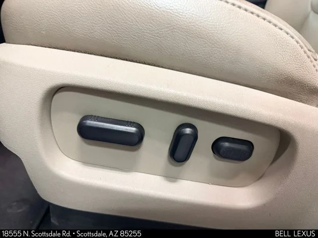 Used 2012 White Ford Limited image 15