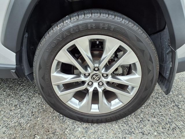 Used 2021 Silver Toyota XLE Premium image 20