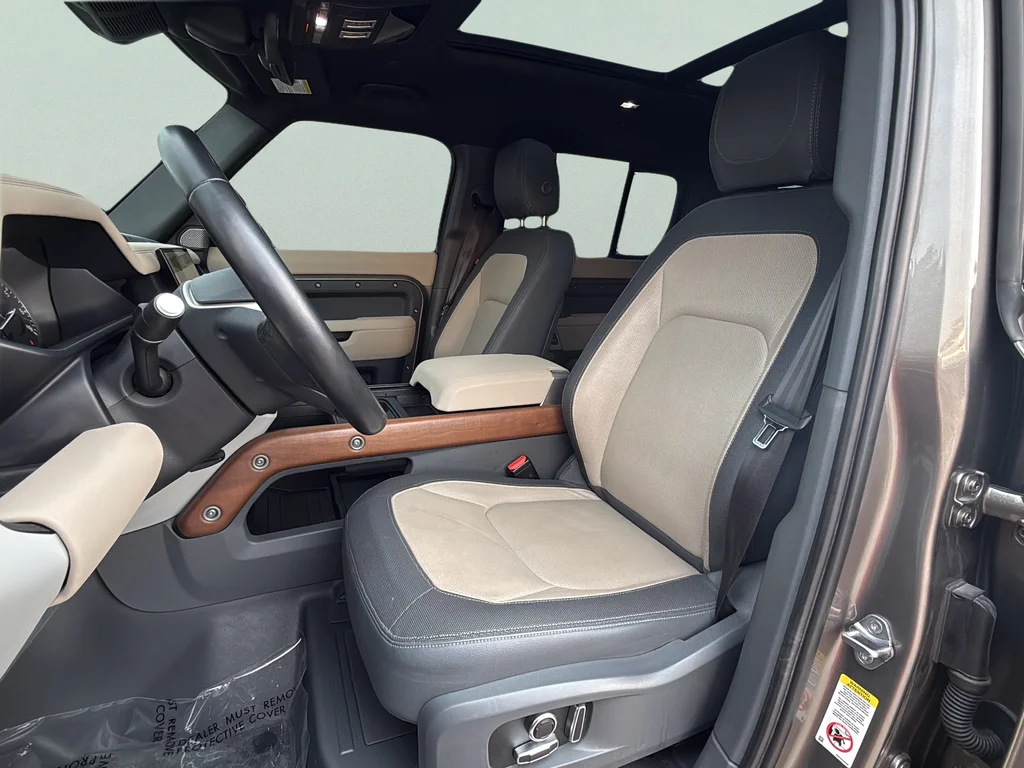 Used 2023 Gray Land Rover X-Dynamic SE image 25