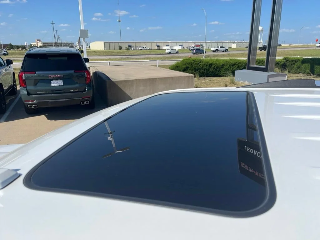 Used 2019 IRIDESCENT PEARL TRICOAT Chevrolet Premier image 9