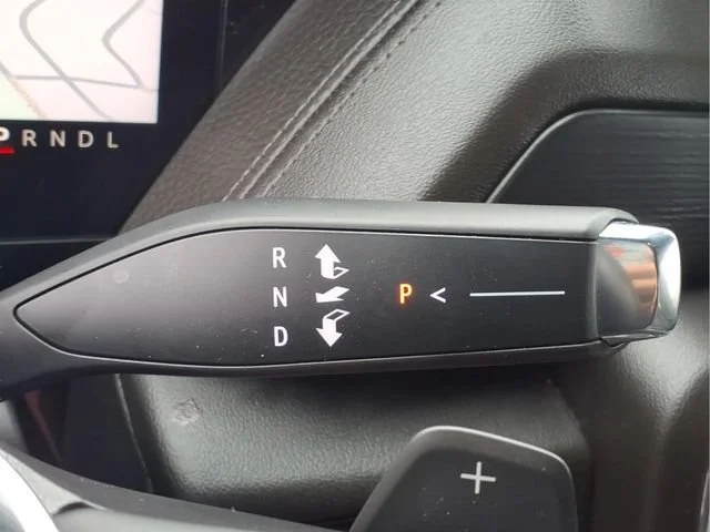 Used 2025 Summit White GMC Denali image 9