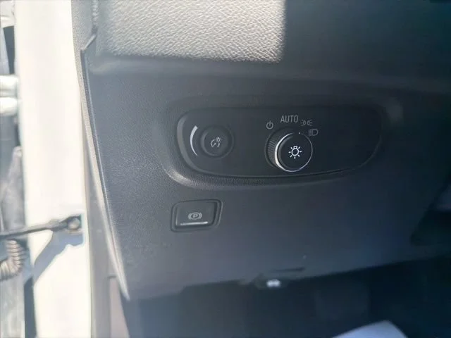 Used 2024 Summit White GMC SLE image 29
