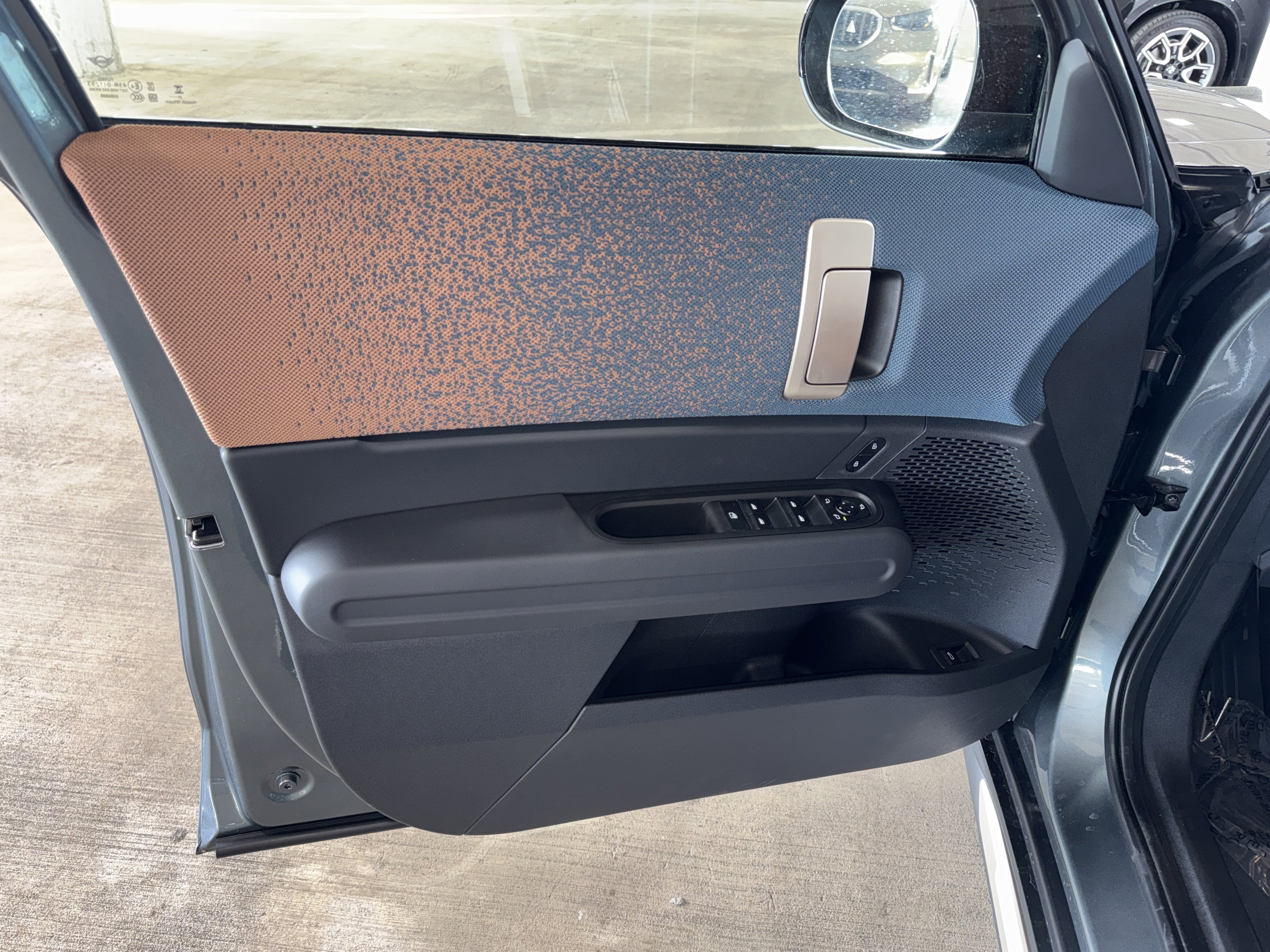 New 2026 Green Metallic MINI SE image 13