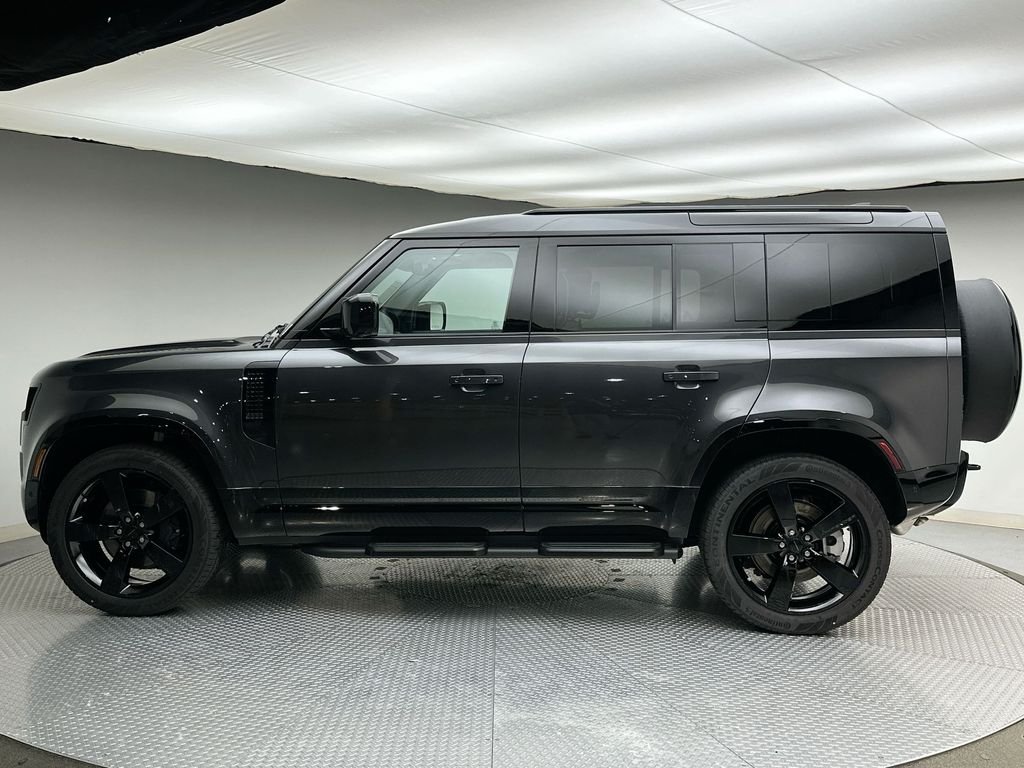 New 2026 Carpathian Grey Prem Met Land Rover X-Dynamic SE image 2