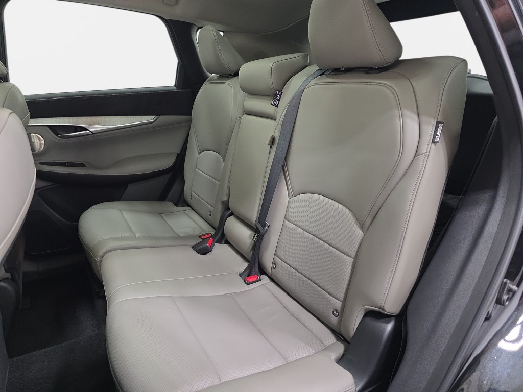 Certified Used 2023 Mineral Black INFINITI SENSORY AWD image 11