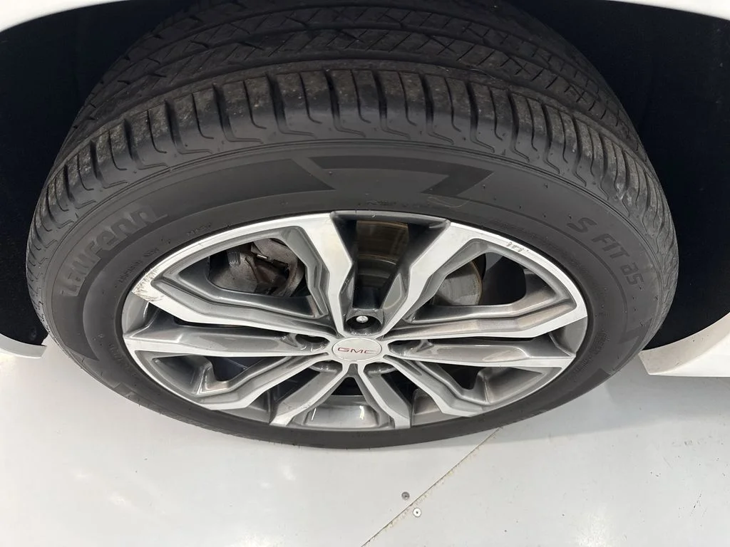 Used 2018 Summit White GMC Denali image 10
