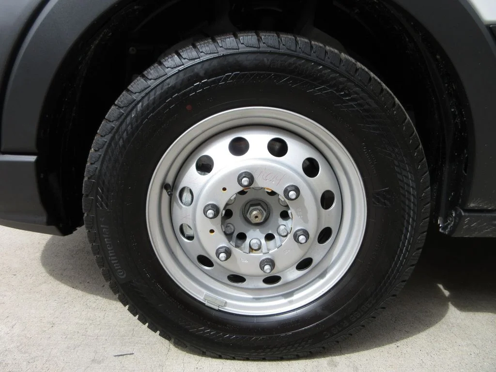 New 2026 Oxford White Ford Base image 7