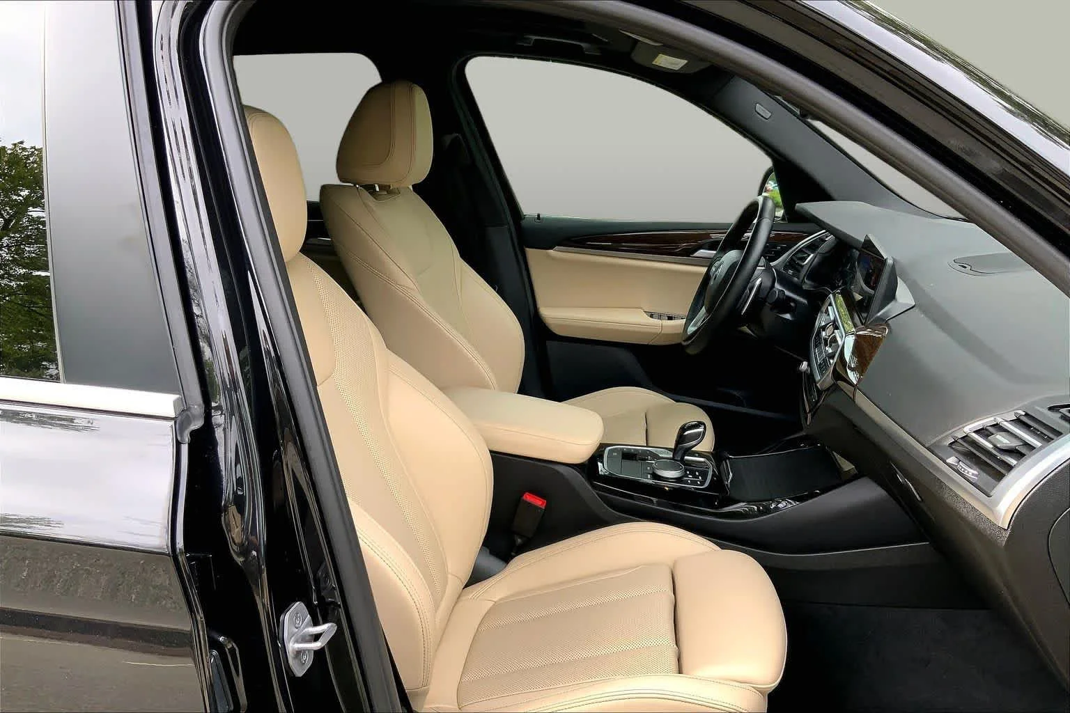 Used 2023 Black Sapphire Metallic BMW xDrive30i image 7