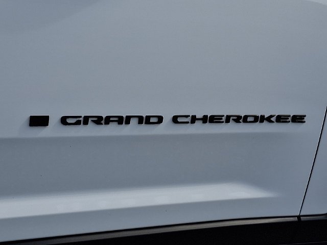 Used 2023 Bright White Clearcoat Jeep Altitude X image 28