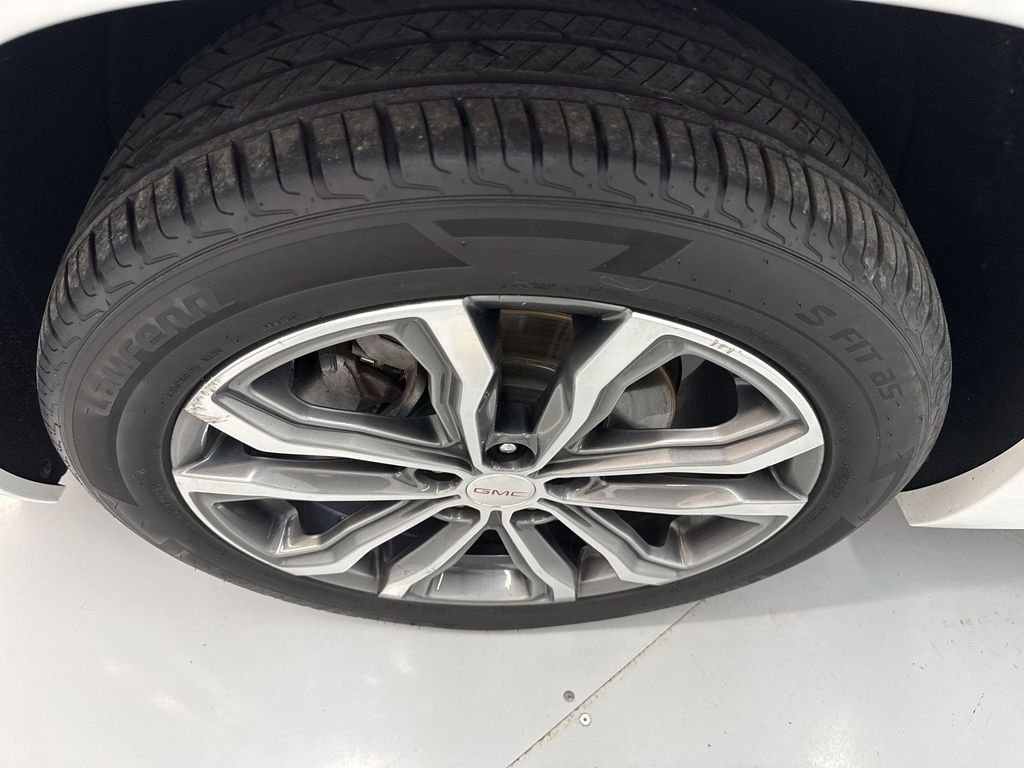 Used 2018 Summit White GMC Denali image 10