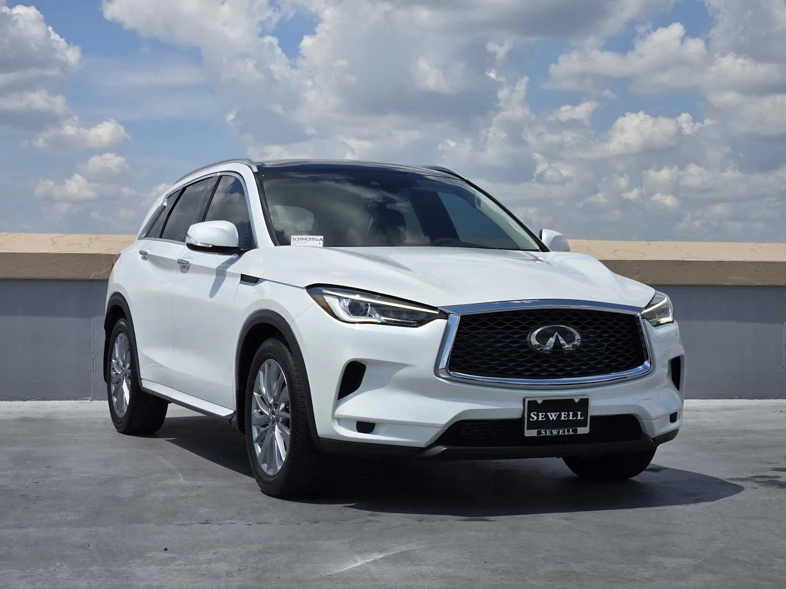 Certified Used 2024 Radiant White INFINITI LUXE image 3