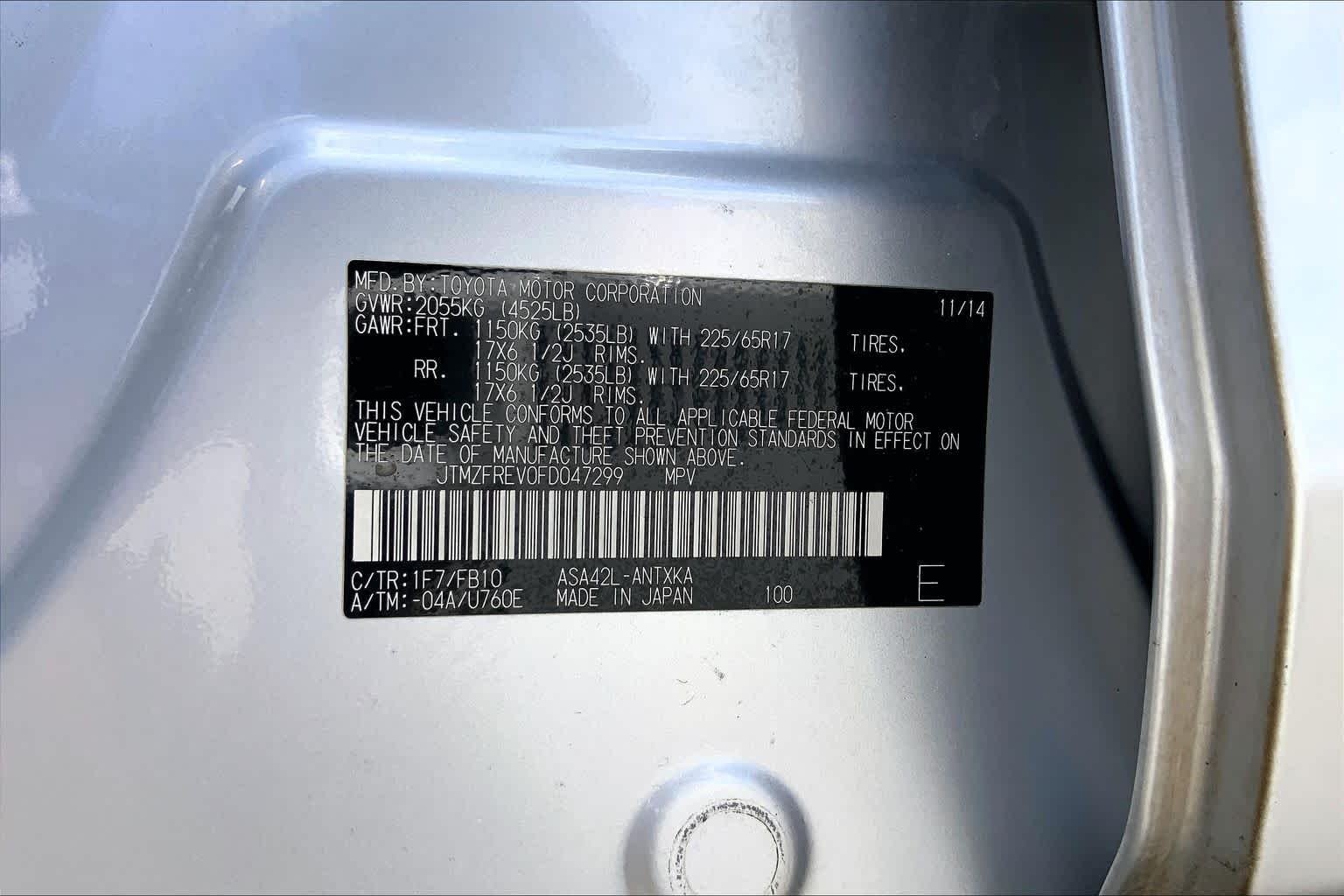 Used 2015 Classic Silver Metallic Toyota LE image 35