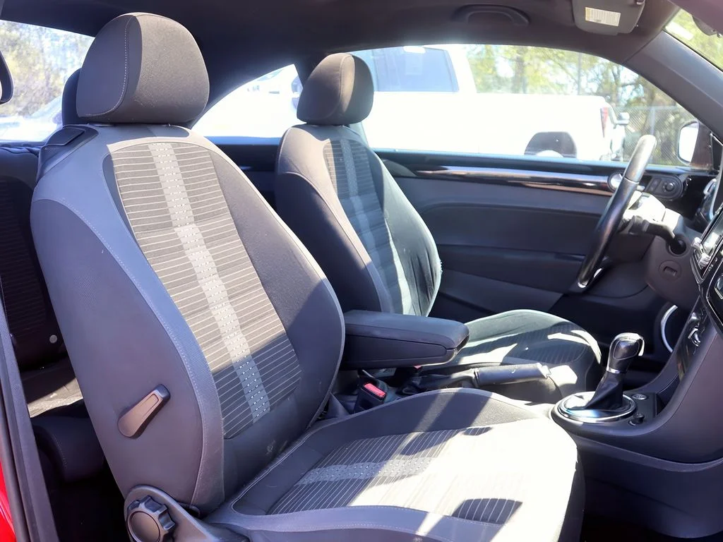 2013 Volkswagen Beetle 2.0 - Photo 17