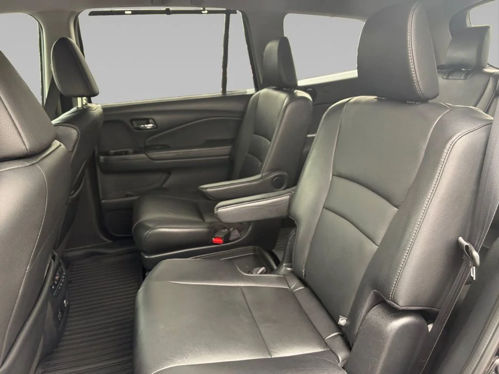 Used 2019  Honda Touring image 14