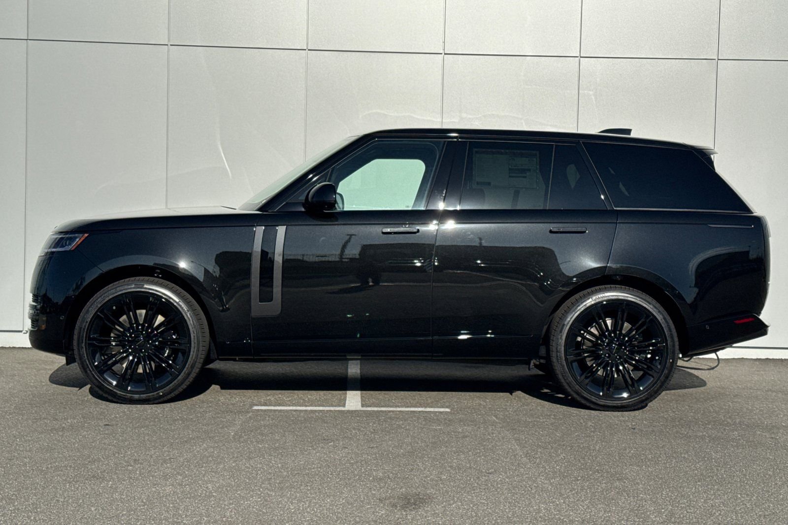 New 2026 Santorini Black Land Rover SE image 2